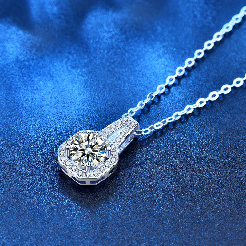 ✨ Necklace with Dazzling Moissanite 💎 - Elegant Women's Silver Design 👑